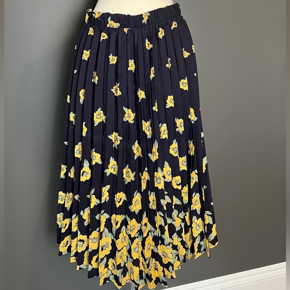 Navy Floral Skirt | Size: Small
